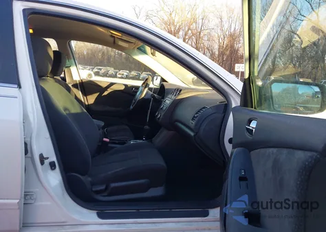 2010 Nissan Altima 2.5 S из США, поврежденный, VIN 1N4AL2AP9AN427870